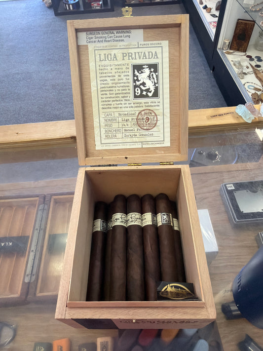 Cigar- Liga Privada #9 Toro